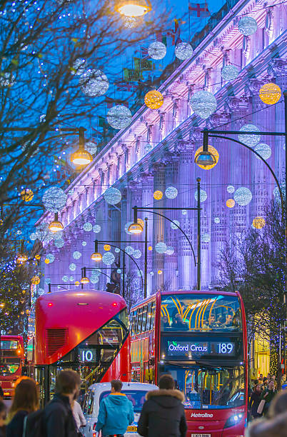 オックスフォードストリートのクリスマス期間、ロンドン - selfridges ストックフォトと画像