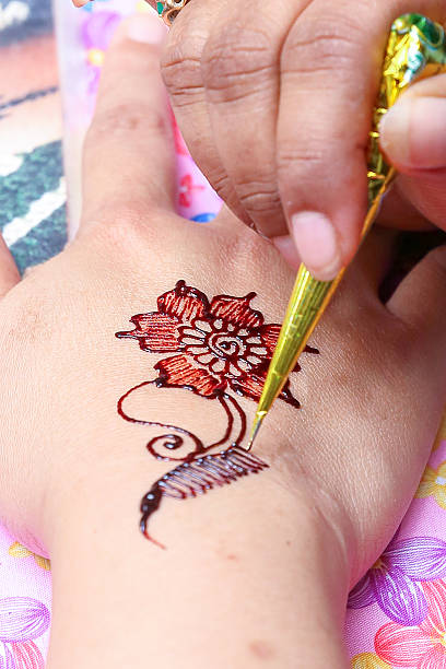 istock Mehendi beautiful body 614418020