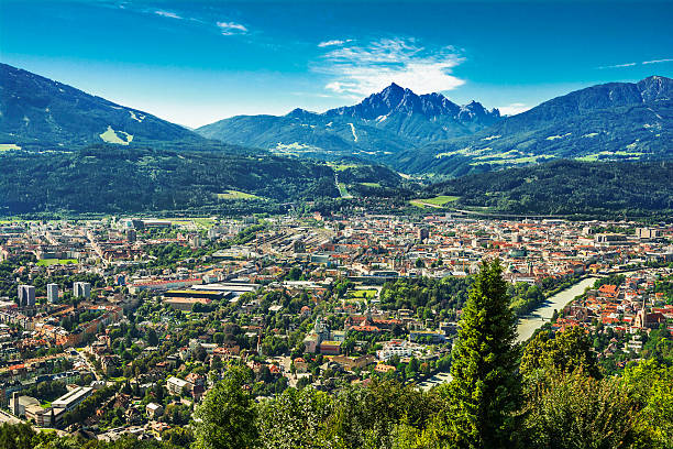 valle de inn con la ciudad de innsbruck, austria, vista desde arriba - austria tirol cloud land fotografías e imágenes de stock