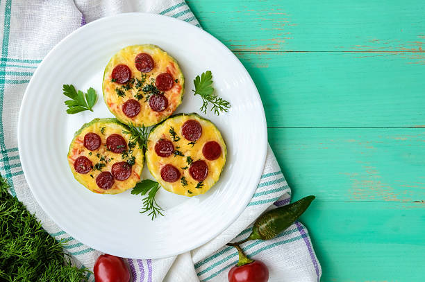 small zucchini pizza on the circles with pepperoni and mozzarella - pepperoni pizza green olive italian cuisine tomato sauce imagens e fotografias de stock