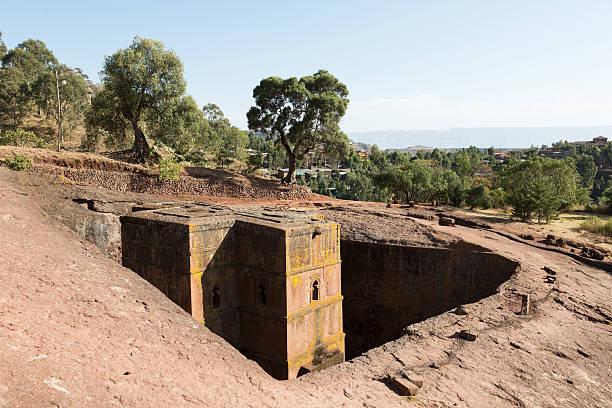 iglesia de piedra de bet giyorgis en lalibela, etiopía - saint giorgis fotografías e imágenes de stock