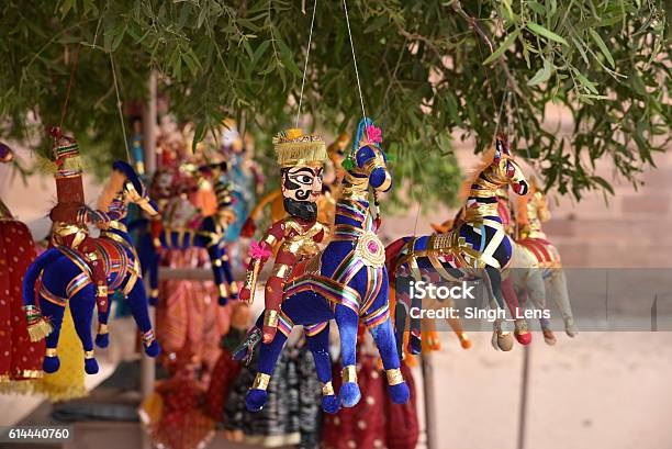 Foto de Bonecos Artesanais Coloridos Rajasthan e mais fotos de stock de Adulto - Adulto, Amarelo, Arte
