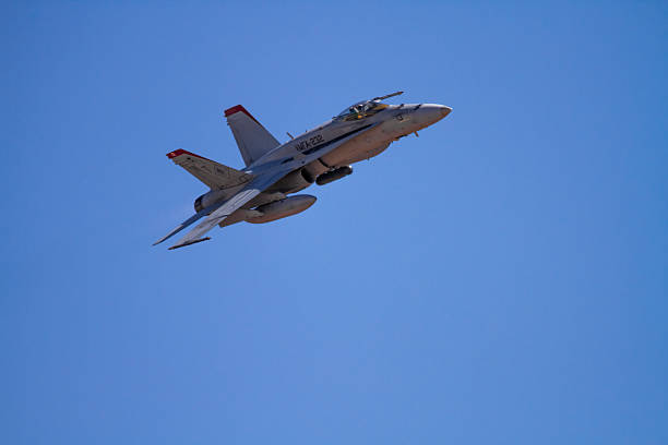 us navy f-18 flight squadron - fomration imagens e fotografias de stock