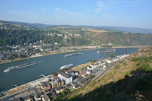 st. goarshausen near lorely - rheinfels imagens e fotografias de stock