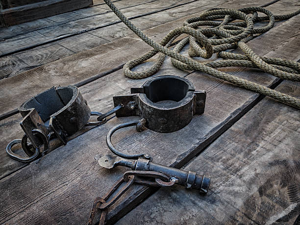 shackles, medieval tool for deprivation of liberty - slave labor imagens e fotografias de stock