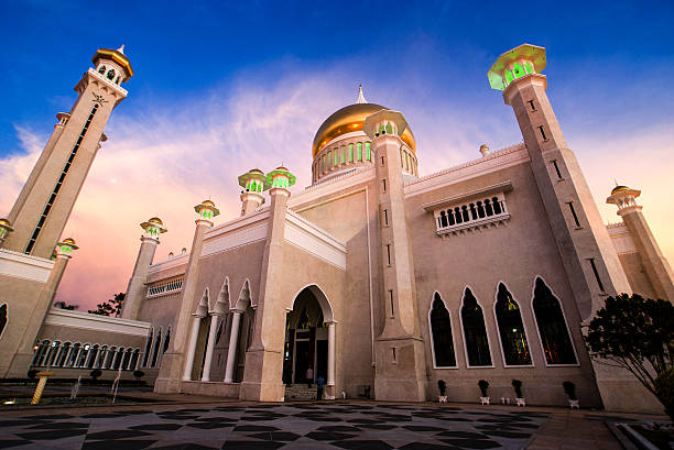 istock Omar Ali Saifuddin Mosque at night, Bandar Seri Begawan, Brunei 614510494