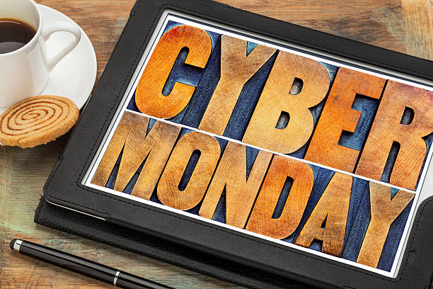 cyber monday internet concepto de compras - letterpress special wood text fotografías e imágenes de stock