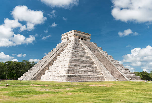 kukulkan, el castillo , mayan pyramid, chichen itza mexico - chichen itza mayan mexico steps fotografías e imágenes de stock