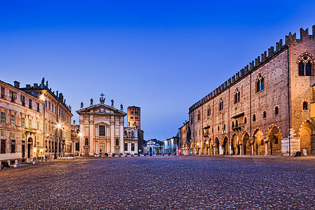 set largo piazza mantova - brick european culture facade famous place foto e immagini stock