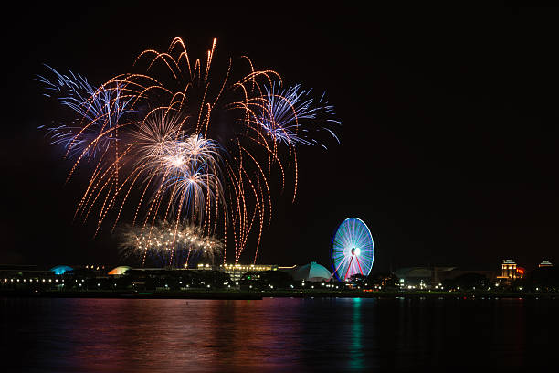 fajerwerki nad jeziorem michigan - navy pier zdjęcia i obrazy z banku zdjęć