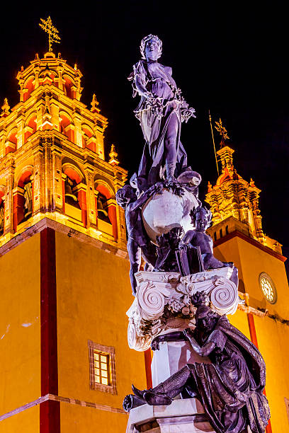 istock Paz Peace Statue Our Lady Basilica Night Guanajuato Mexico 614620548