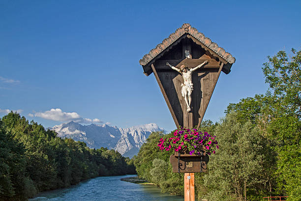 웨터슈타인 의 전망과 길가 십자가 - european alps mountain crucifix zugspitze mountain 뉴스 ��사진 이미지