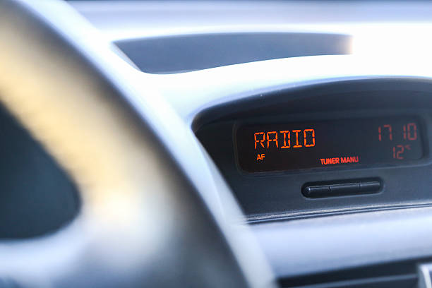 radio im auto - tuner car stock-fotos und bilder