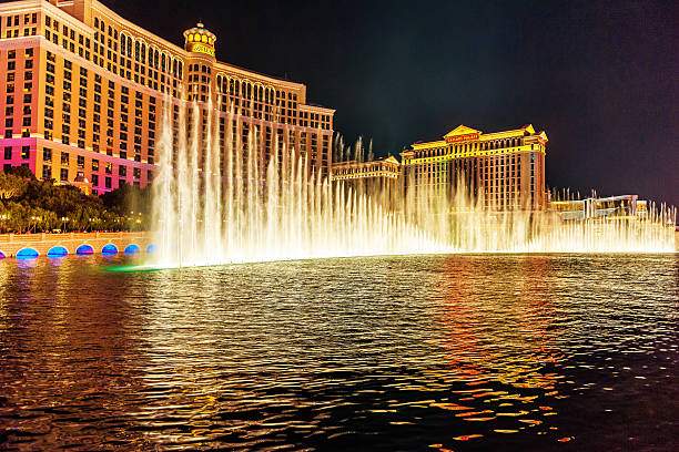 벨라지오 호텔 cacino 및 caesars palace las vegas usa - casino reflection las vegas metropolitan area red 뉴스 사진 이미지