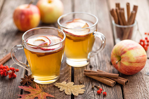 アップルサイダー - hot apple cider cider cinnamon heat ストックフォトと画像