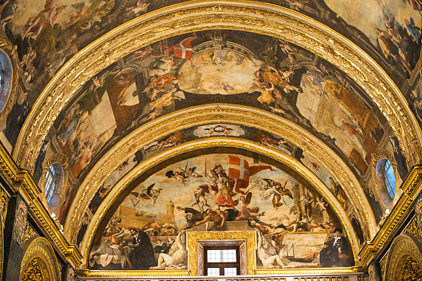 окрашенный потолок собора святого иоанна - valetta стоковые фото и изображения
