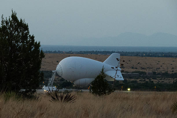 aerostat on mooring - spy balloon 個照片及圖片檔