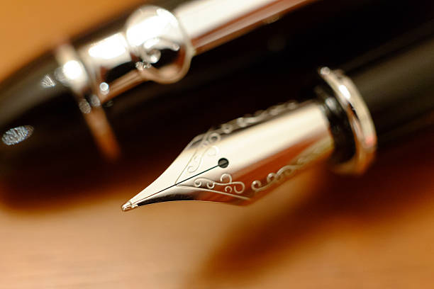 penna stilografica  - pen writing instrument pencil gold foto e immagini stock