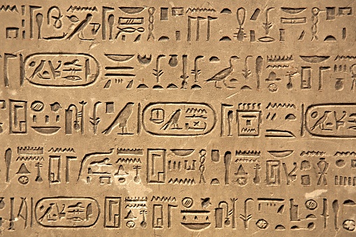 Escritura jeroglífica antigua photo