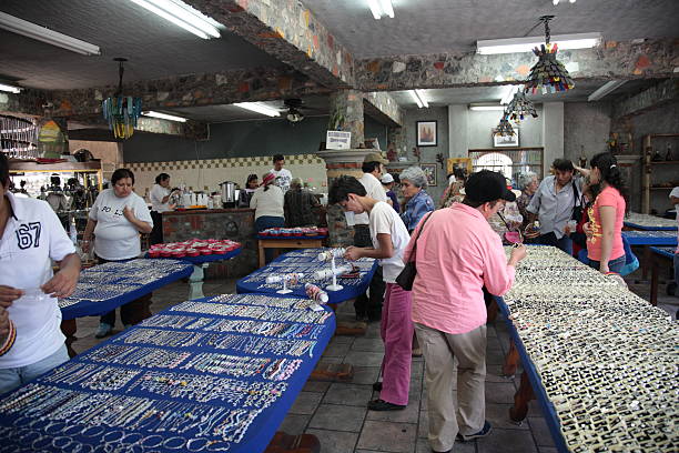 Mercado de produtos de prata em Taxco, México - foto de acervo