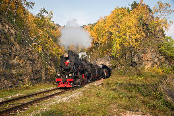 jesień na kolei circum-bajkał - locomotive steam train train snow zdjęcia i obrazy z banku zdjęć