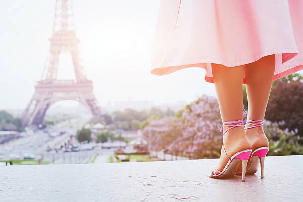 fashion woman in paris, shoes on high heels - shoe women retro revival fashion imagens e fotografias de stock
