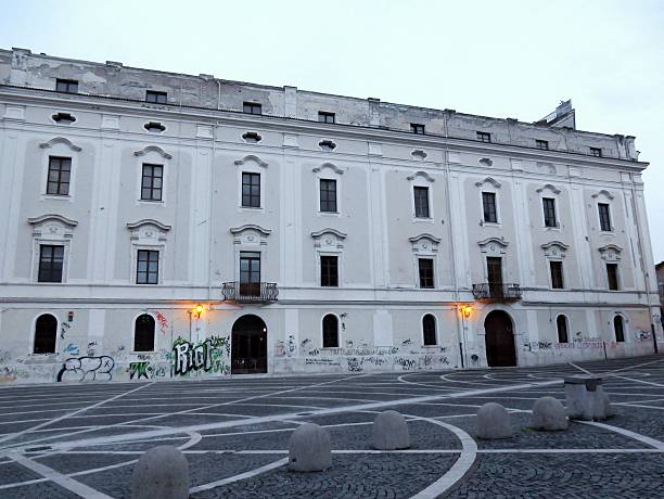 blick auf palazzo de simone - scritte stock-fotos und bilder