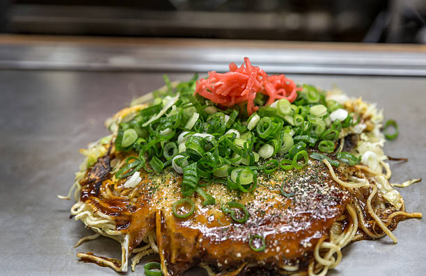 가장 사랑하는 오코노미야키 분재 피자 - okonomiyaki 뉴스 사진 이미지