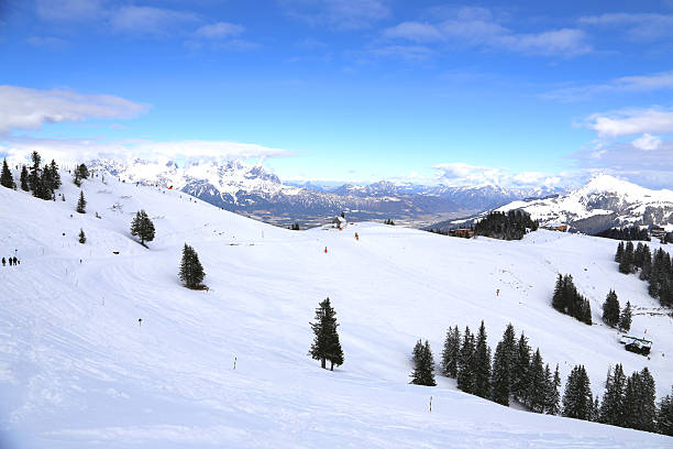 kitzbuehler alps in tyrol - hahnenkamm imagens e fotografias de stock