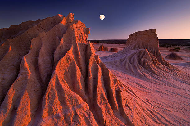 lever de la lune désert - pinnacle photos et images de collection