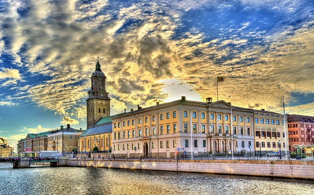 мэрия гетеборга и немецкая церковь - швеция - brick european culture facade famous place стоковые фото и изображения