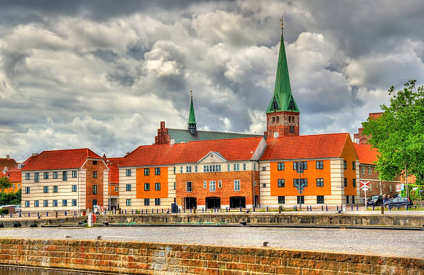 view of saint olaf church in helsingor, denmark - kronborg castle imagens e fotografias de stock