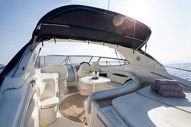 blau luxus-yacht - boat deck stock-fotos und bilder