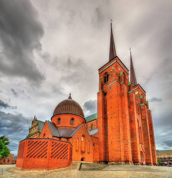 roskilde cathedral, a unesco heritage site in denmark - church romanesque denmark danish culture imagens e fotografias de stock