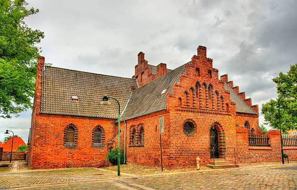 roskilde cathedral, a unesco heritage site in denmark - church romanesque denmark danish culture imagens e fotografias de stock