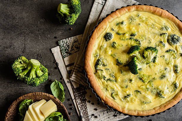 Broccoli quiche with cheese Traditional vegetable quiche with broccoli and cheese quiche stock pictures, royalty-free photos & images