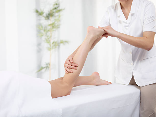 발 마사지  - reflexology human foot spa treatment health spa 뉴스 사진 이미지