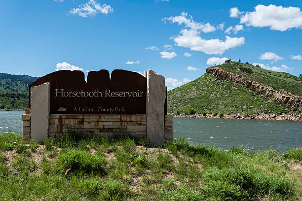 finden sie das horsetooth reservoir, fort collins - fort collins reservoir lake water stock-fotos und bilder