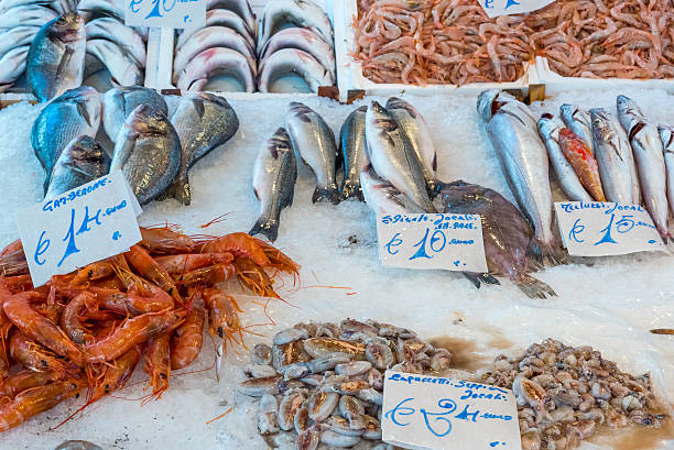 pescados y mariscos en la vucciria - diat fotografías e imágenes de stock