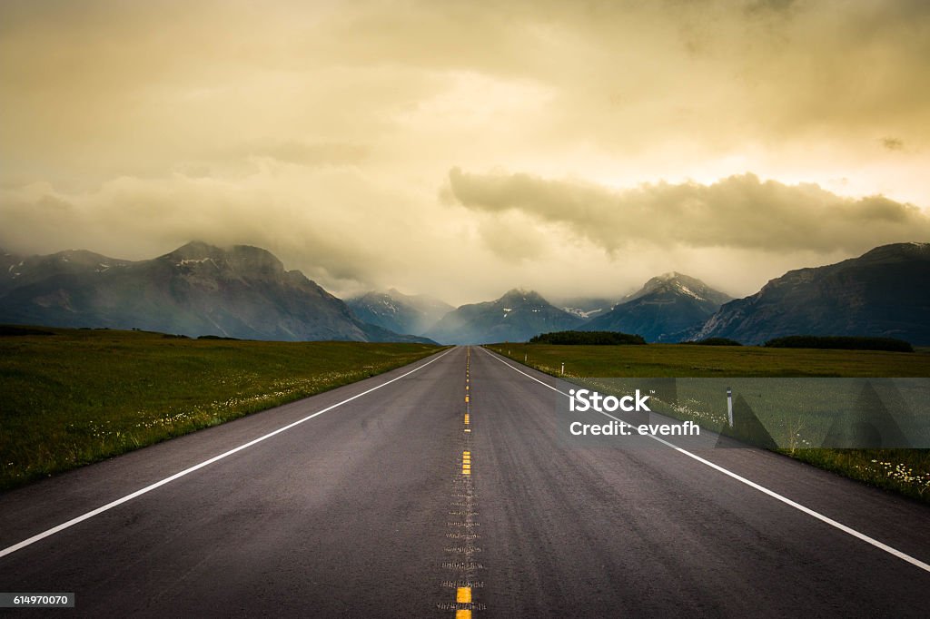 Road trip in Canada to Waterton Lakes National Park Distant Stock Photo