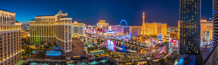 Vista aérea del strip de Las Vegas en Nevada photo