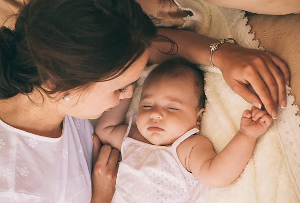 istock Mom and baby 614980356