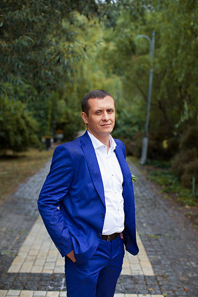 the groom in a blue suit - jacket shirt male fashion imagens e fotografias de stock