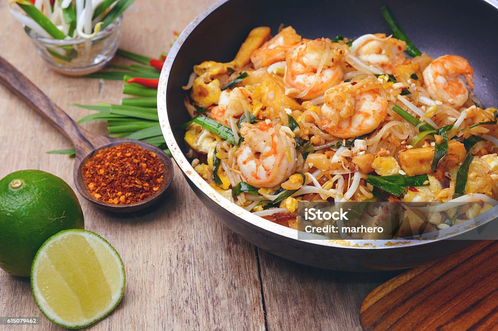 shrimp pad thai Famous traditional thai food shrimp pad thai, rice noodle stir-fry with prawns, tofu and vegetables on cooking pan. Pad Thai Stock Photo