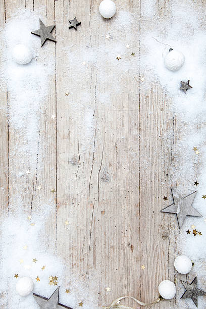 рождественский серый деревянный фон с украшением - untergrund стоковые фото и изображения