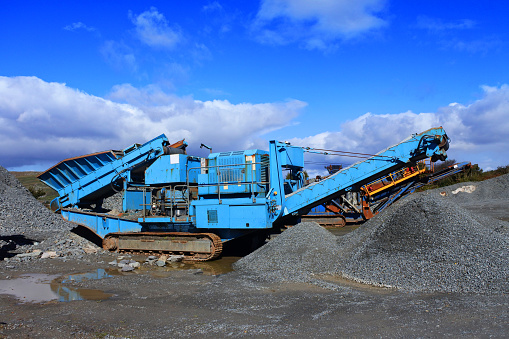 Heavy duty road quarry machine (rock sorter).