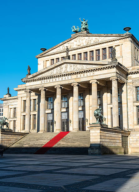 ベルリンのコンサートホール - berlin germany gendarmenmarkt schauspielhaus germany ストックフォトと画像