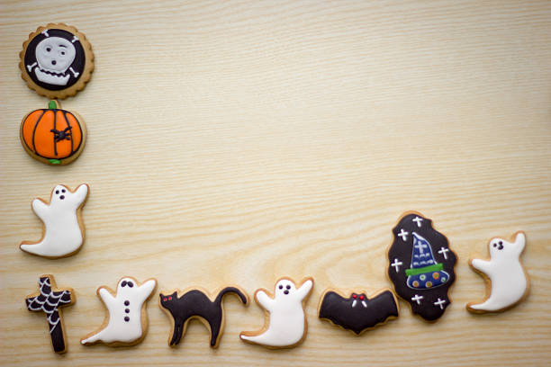 istock Fresh halloween gingerbread cookies 615266548