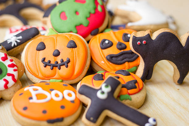 istock Fresh halloween gingerbread cookies 615273088