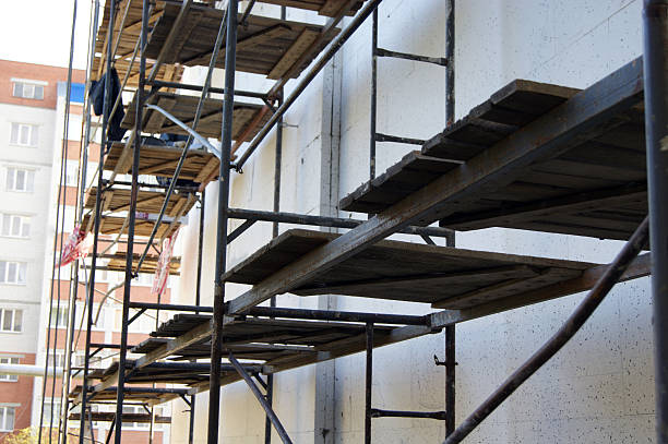 istock Experts insulated house using foam. The use of scaffolding 615275030